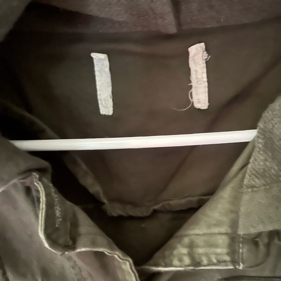 Size large green jacket - Picture 3 of 3